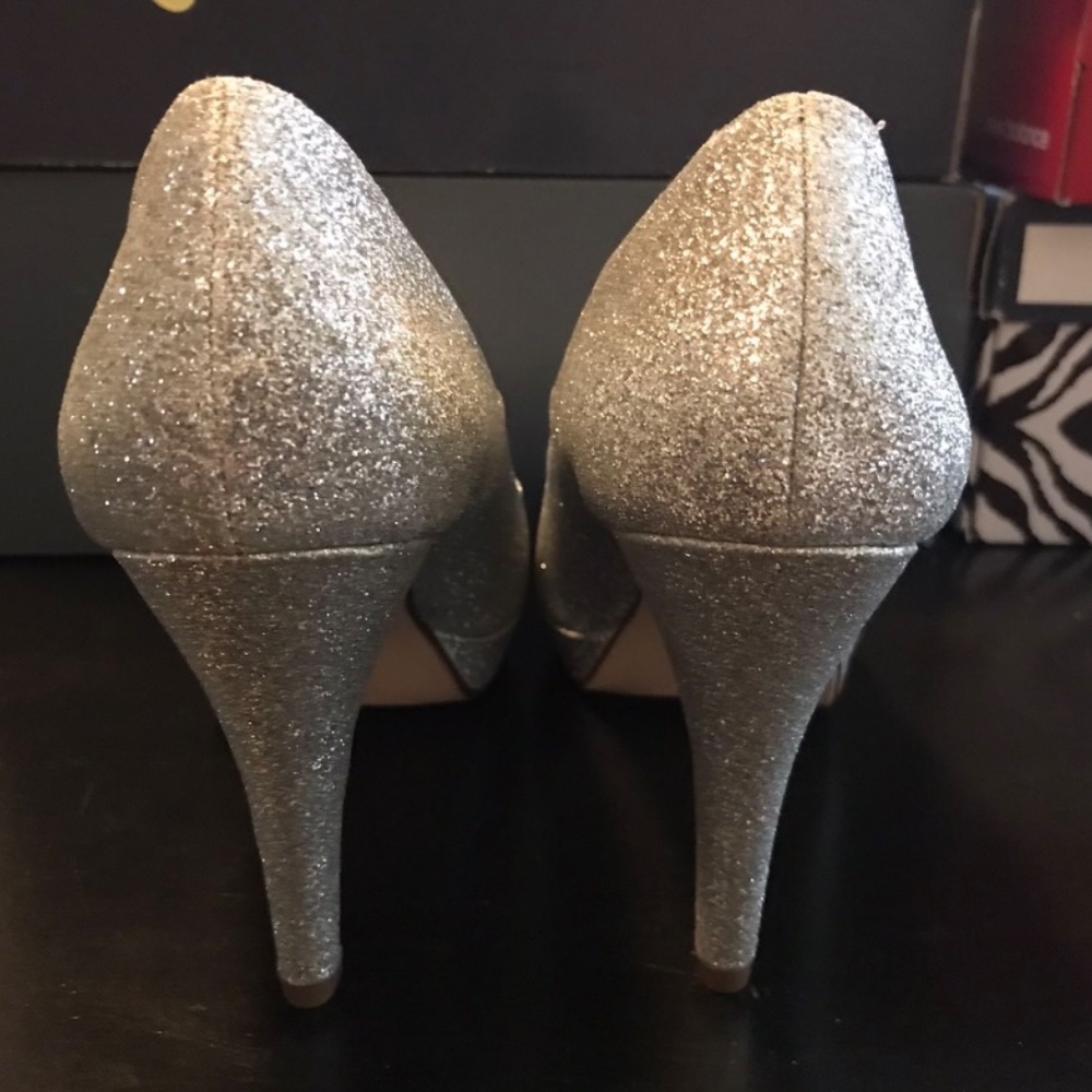 Shoes - Picture 3 of 4